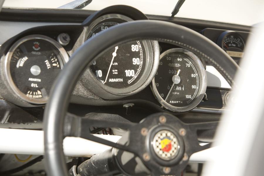 Панель приборов Abarth 1000 TCR Group 2 1970 года  (фото 6 из 29)